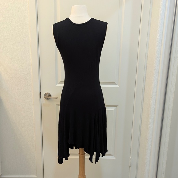 TRANSPARENTE Black Asymmetrical Short Sleeveless V-neck Slender Dress - Small - Picture 4 of 11